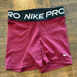 Nike Pros Women size Small Maroon Shorts